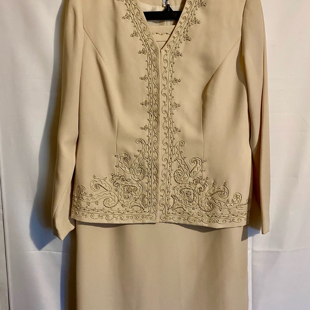 R M Richards Women's 2 Piece Skirt Suit , Size 14 Ivory With Beaded Details